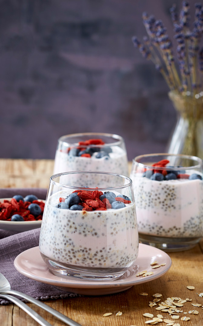 Overnight Oats with Chia Seeds and Blueberries